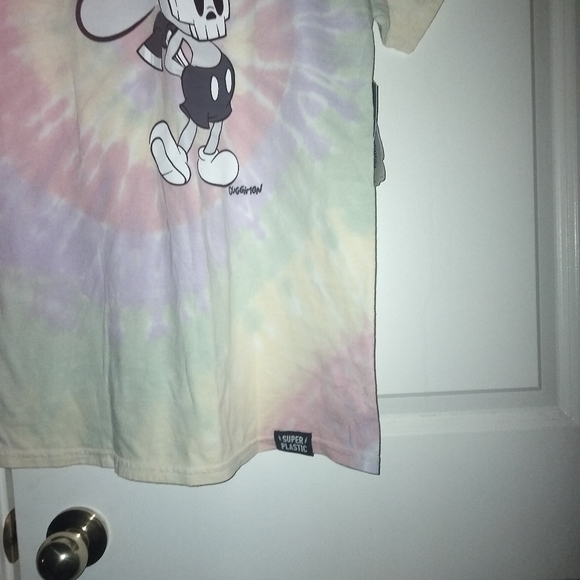 Shirt by super plastic - Picture 2 of 4